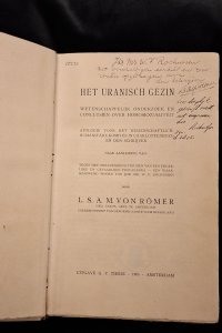 De titelpagina van 'Het Uranisch gezin' door L von Römer