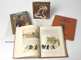 Dichte en opengeslagen boeken uit de Edelmancollectie.