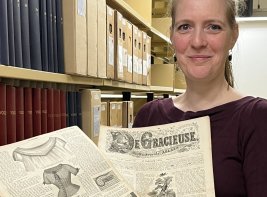 Collectiespecialist Karin Vingerhoets met het tijdschrift De Gracieuse.