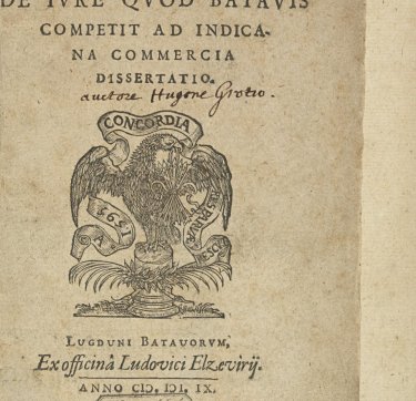 Voorblad Mare Liberum met tekst en tekening van een vogel.