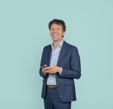 Portretfoto van KB-medewerker als illustratie bij tekst over arbeidsvoorwaarden