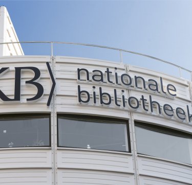 Afbeelding van het logo op het KB-gebouw