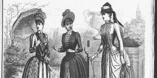 Het voorblad van het modetijdschrift De Gracieuse (1888) met een zwart-witafbeelding van drie vrouwen in chique jurken. 