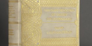 Staande perkamenten boekband van Van oude menschen, de dingen, die voorbijgaan van Louis Couperus