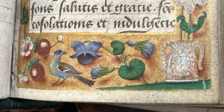 Een rijk versierde pagina uit een middeleeuws manuscript