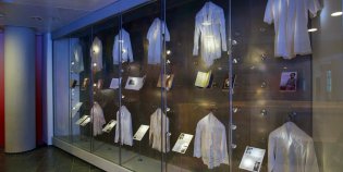 De expositie 'Kebaya en literatuur' in de KB. Fotograaf: Koen de Wit
