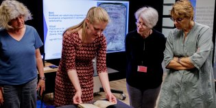 Conservator Karin Vingerhoets geeft college