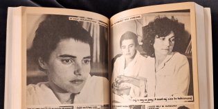 Twee pagina's uit een fotostrip over twee lesbische vrouwen