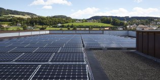 Zonnepanelen op een dak