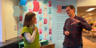 Frank Heinen en Wilma van Wezenbeek in gesprek.