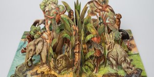 Een pop-upboek waaruit een complete jungle omhoog komt