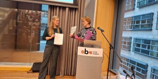 KB-collectiespecialist Karin Vingerhoets wint Hieronymus van Alphen-prijs