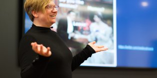 Sandra Fauconnier geeft een presentatie