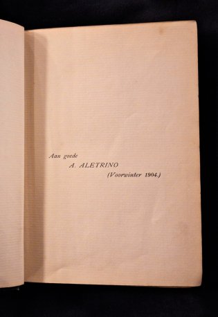 Een opdracht in een boek: "Aan goede A. ALETRINO (Voorwinter 1904.)"