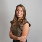 Een portretfoto van Hester Warnaar