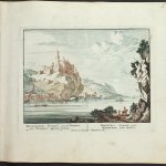 Tekening van een kasteel op een berg langs een rivier.