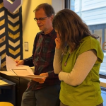 Frank Heinen en Wilma van Wezenbeek in overleg.