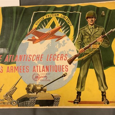 Een propagandaposter uit de oorlog met een soldaat voor een vlag en tanks