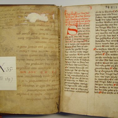 Een beschadigde pagina uit een middeleeuws manuscript