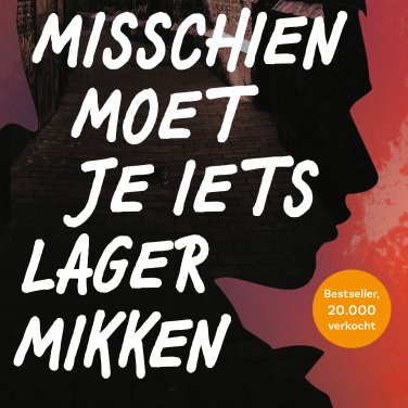 De kaft van 'Misschien moet je iets lager mikken' met de titel tegen het silhout van een persoon
