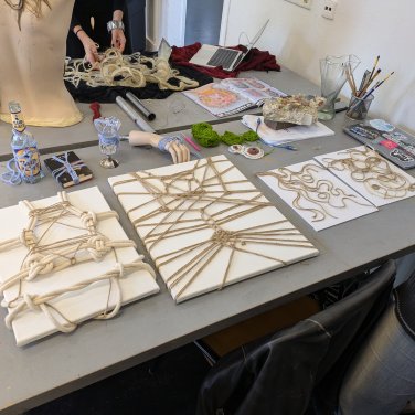 Verschillende handwerken van studenten van de KABK